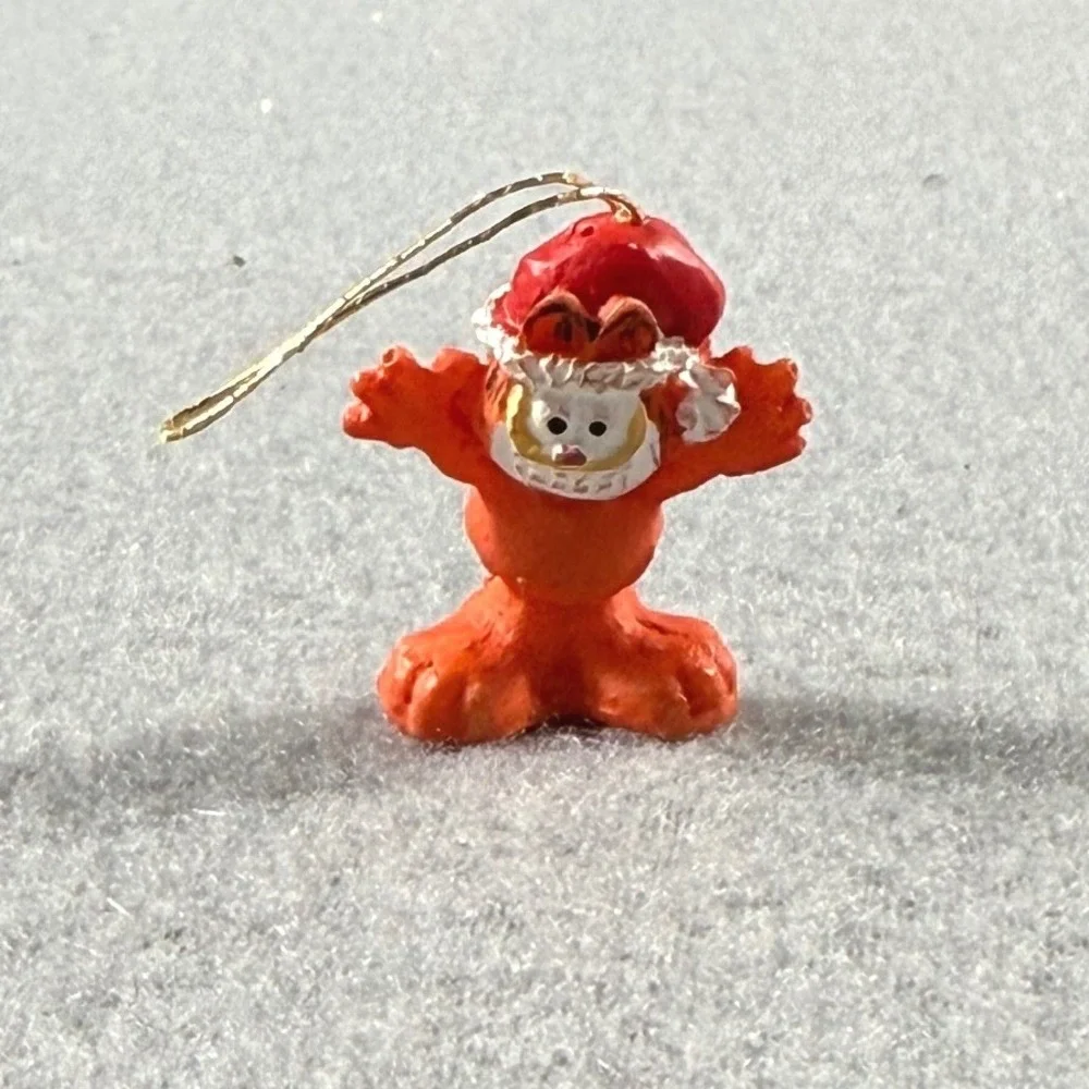 Vintage Garfield Christmas Ornament 80s Resin Cartoon Cat Santa Hat Miniature
